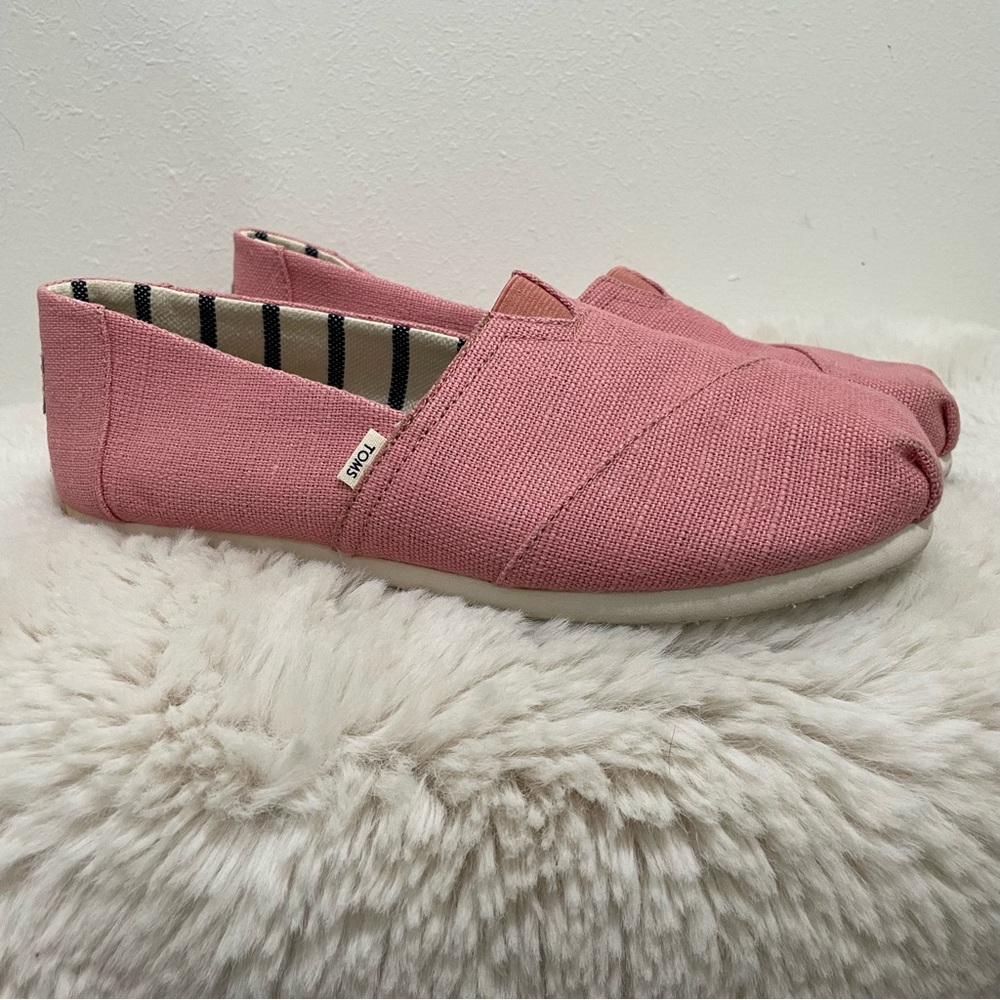 Womens Tom’s size 8